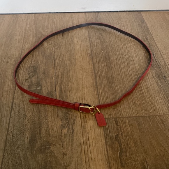 Coach Extra thin red leather XL gold buckle belt with designer tag. Cherry red - Picture 6 of 9
